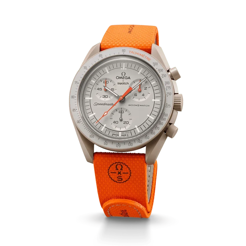 MoonSwatch em borracha laranja/areia