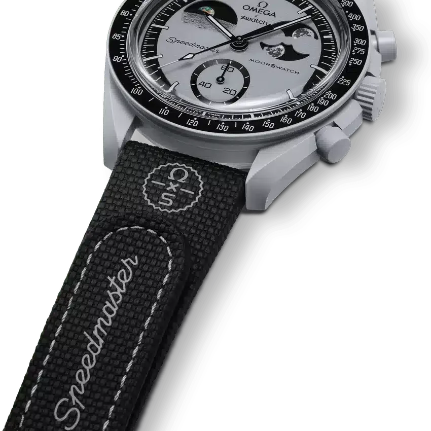 MoonSwatch em borracha preta/cinzenta
