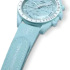 Pulseira MoonSwatch em borracha azul-claro/branca